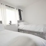 Modern 2 Bed Apartment